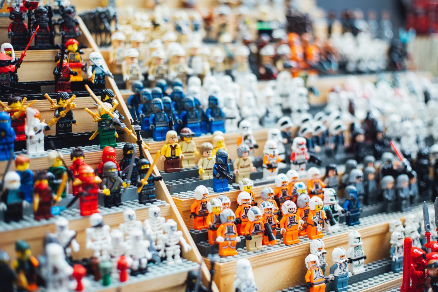 A collection of several Lego figures, with those from Star Wars in focus.